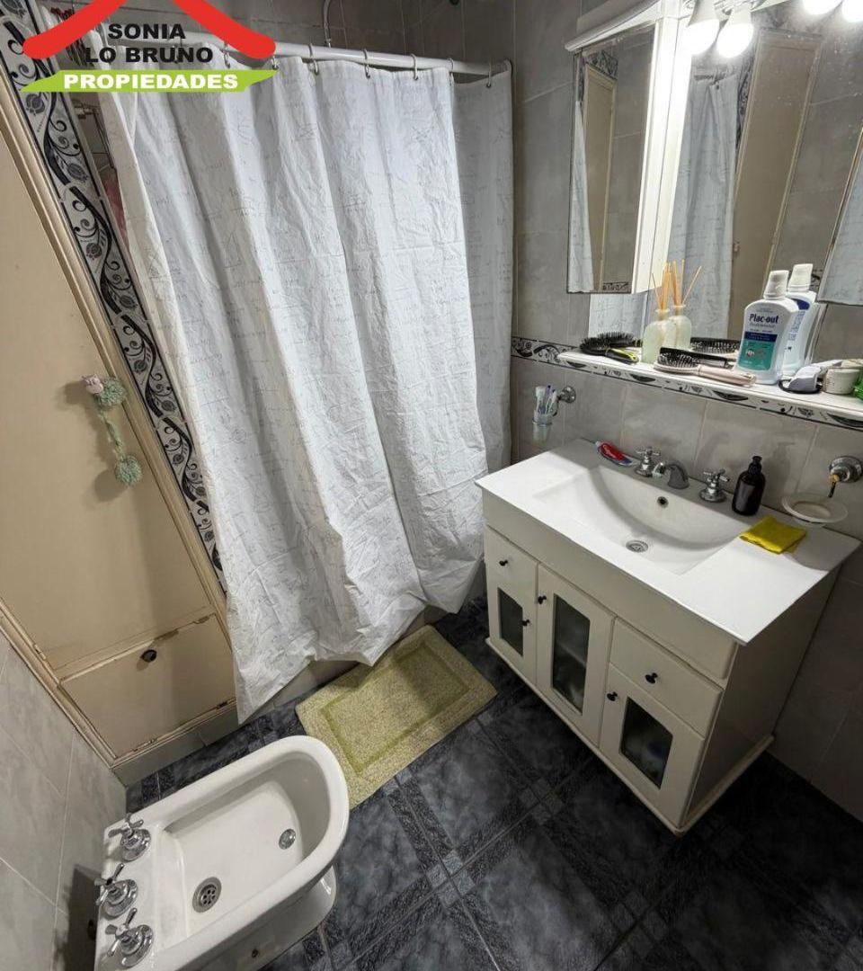 Foto de Casa Multifamiliar de dos plantas con cochera para varios vehiculoa., imagen 3