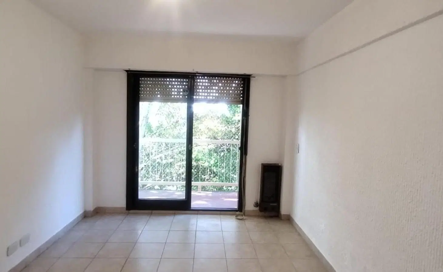 EXCELENTE DEPTO.2 AMBIENTES AL FRENTE CON BALCON 4