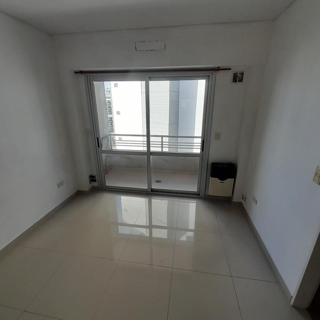 MONOAMBIENTE  AL CONTRAFRENTE CON BALCON