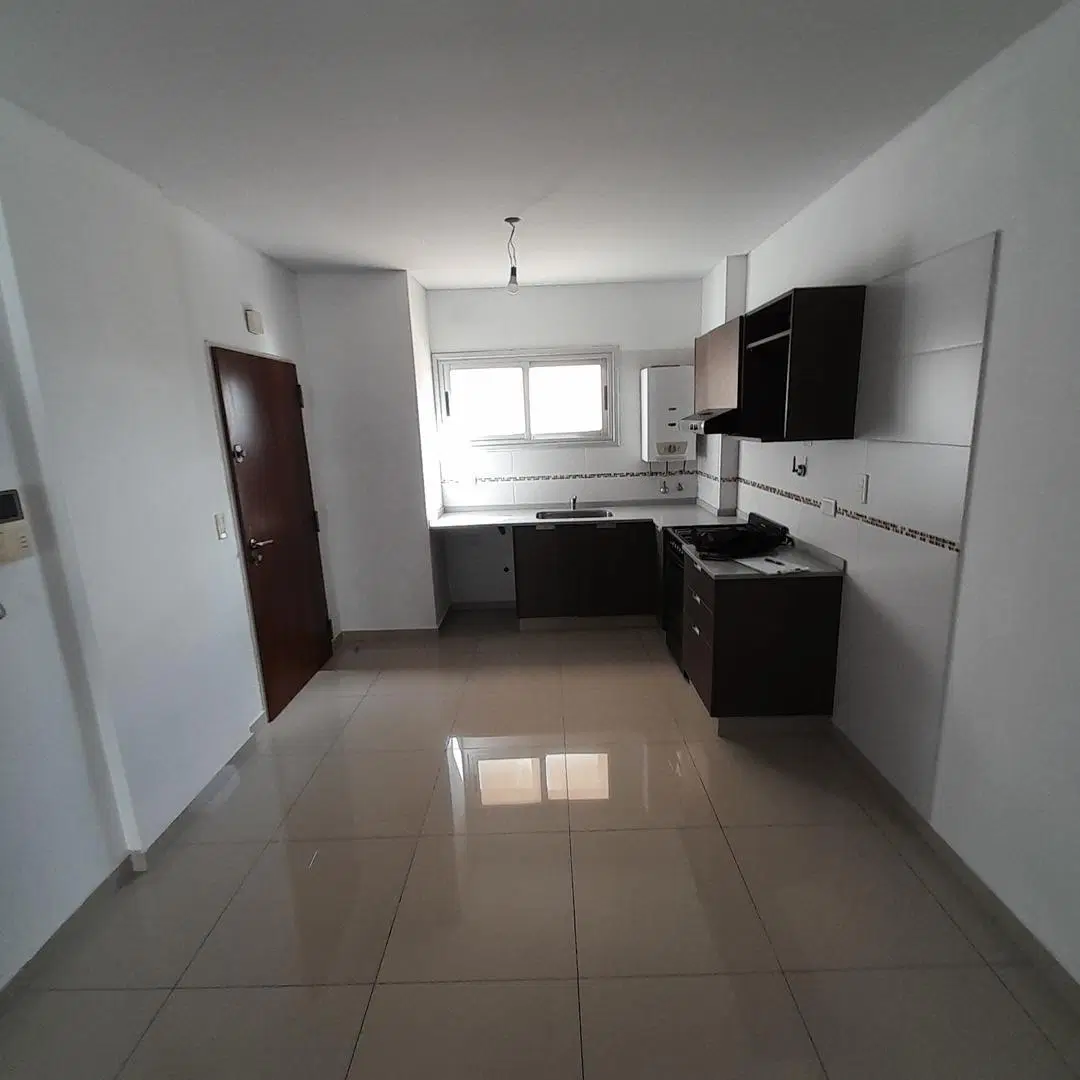 MONOAMBIENTE AL CONTRAFRENTE CON BALCON 4