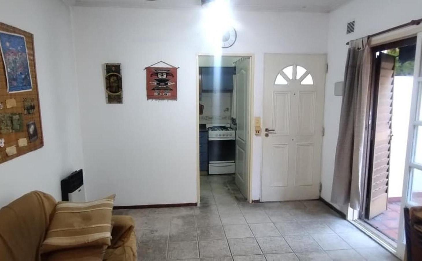 EXCELENTE  PH TIPO CASA 2 AMBIENTES LATERA CON PATIO PROPIO