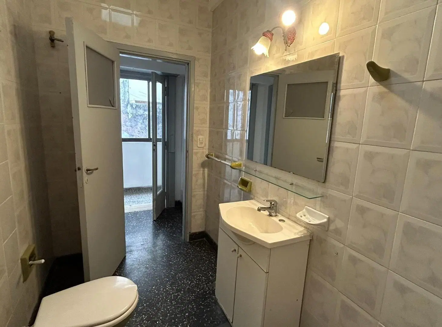 USO COMERCIAL - PISO UNICO 4 AMB. C/ BALCON Y TERRAZA PROP. 4
