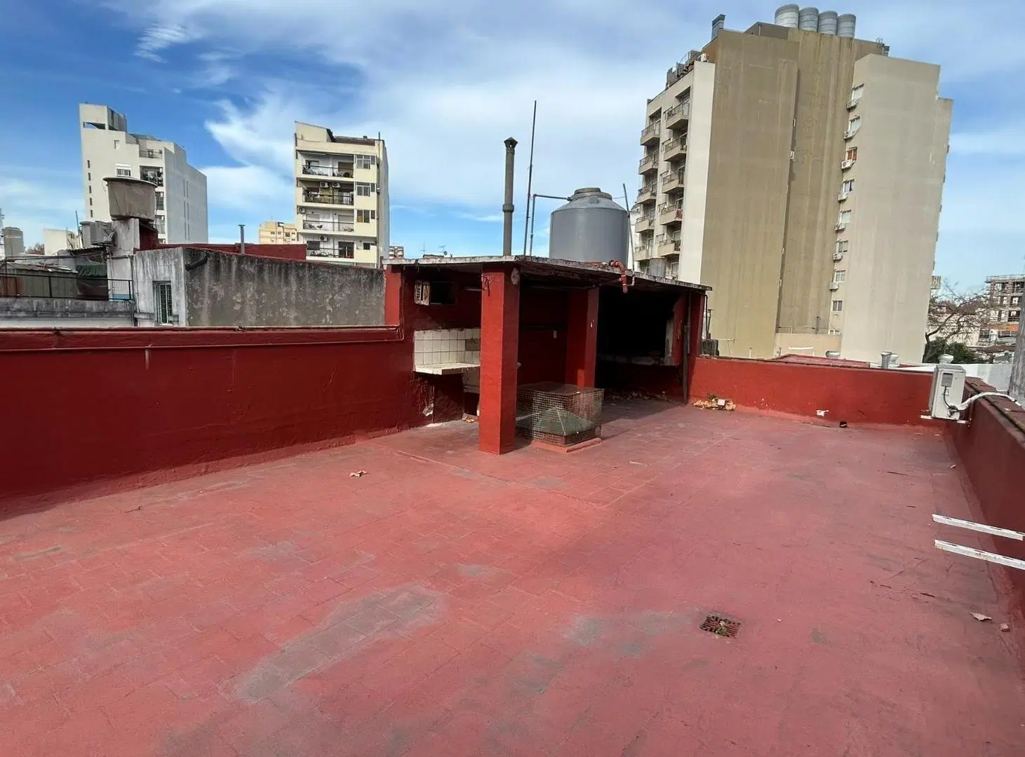 USO COMERCIAL - PISO UNICO 4 AMB. C/ BALCON Y TERRAZA PROP. 5