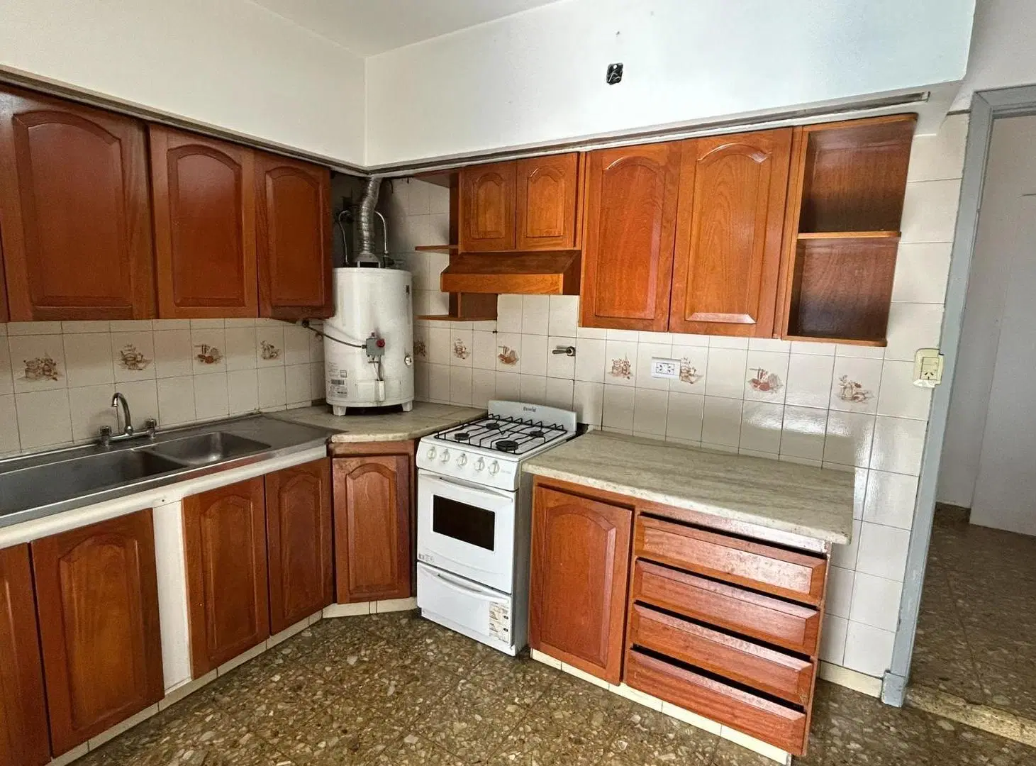 USO COMERCIAL - PISO UNICO 4 AMB. C/ BALCON Y TERRAZA PROP. 2