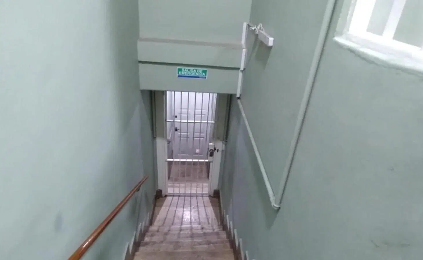 NEGOCIO ESPECIAL - PISO UNICO 4 AMB.  AL FRENTE EN 1° PISO 3