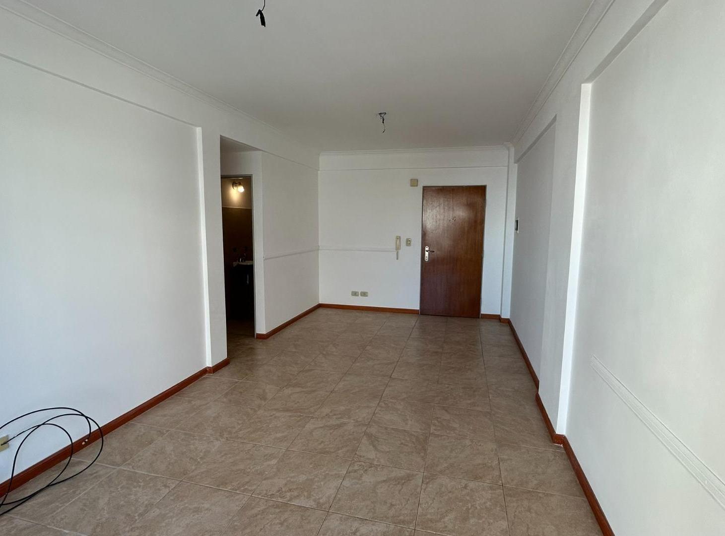 Foto de EXCELENTE SEMIPISO 3 AMB. AL FRENTE C/ BALCON, imagen 1