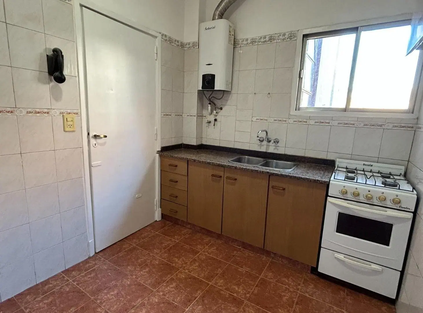 PISO UNICO 3 AMB FRENTE C/ BALCON – TERRAZA PROP. C/PARRILLA 3