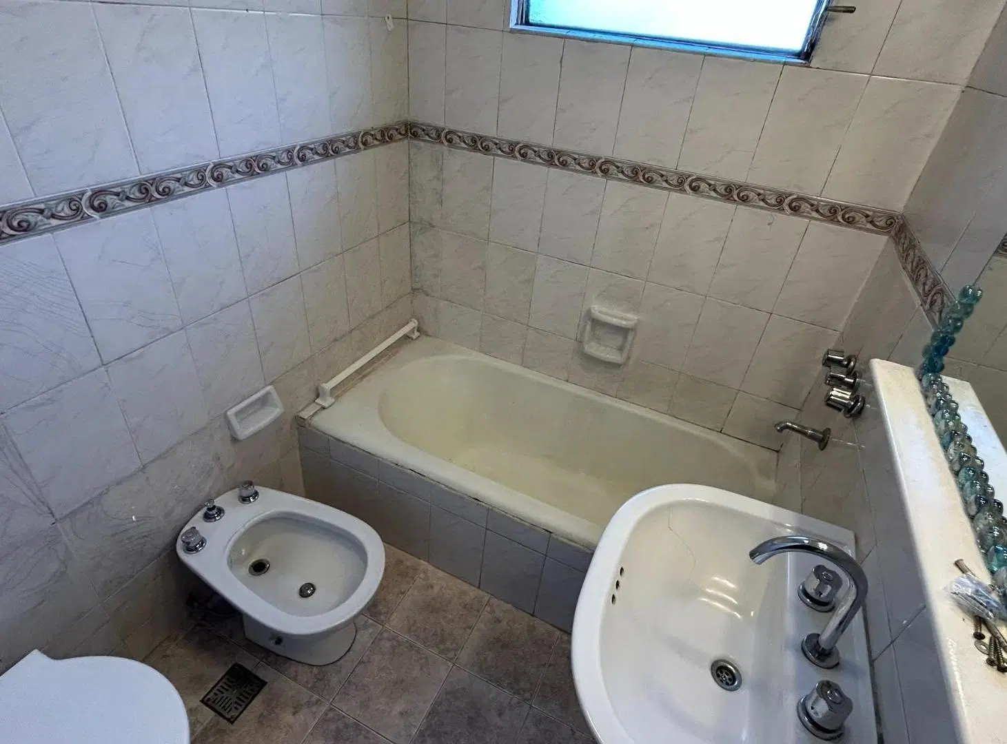 PISO UNICO 3 AMB FRENTE C/ BALCON – TERRAZA PROP. C/PARRILLA 5