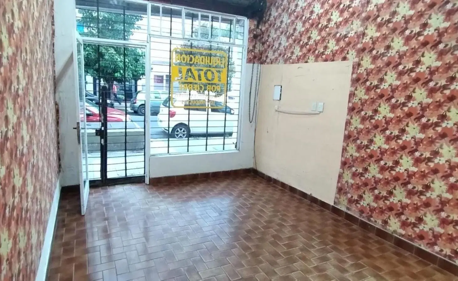 LOCAL COMERCIAL EXCELENTE UBICACION C/ PATIO Y BAÑO - 25M2 5