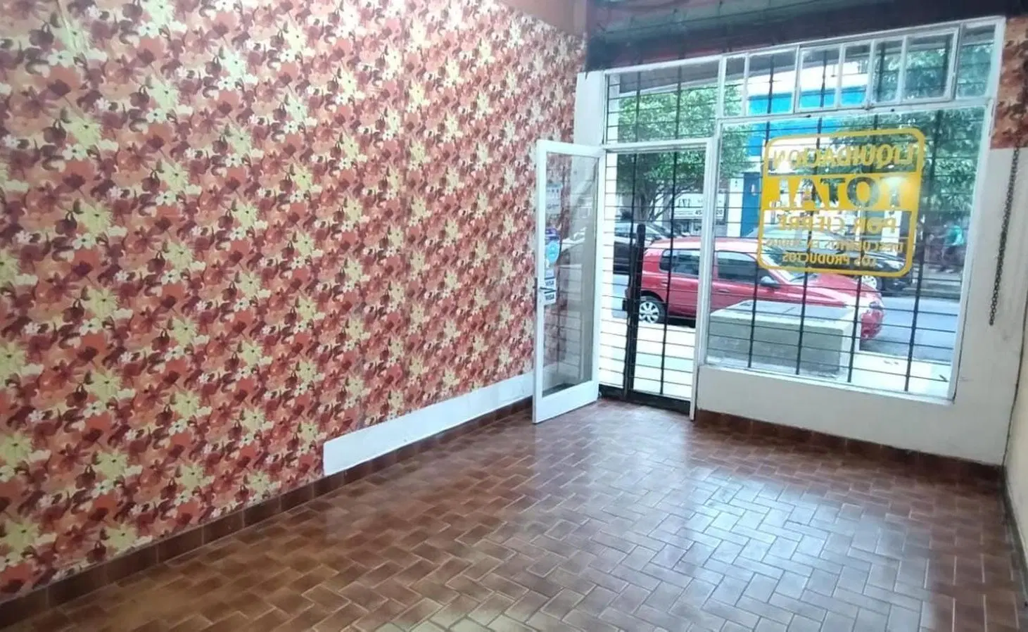 LOCAL COMERCIAL EXCELENTE UBICACION C/ PATIO Y BAÑO - 25M2 1