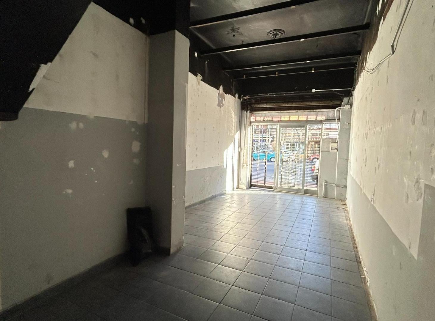 Foto de LOCAL COMERCIAL 8.00 X 3.50 -FOCO COMERCIAL - SIN EXPENSAS, imagen 1