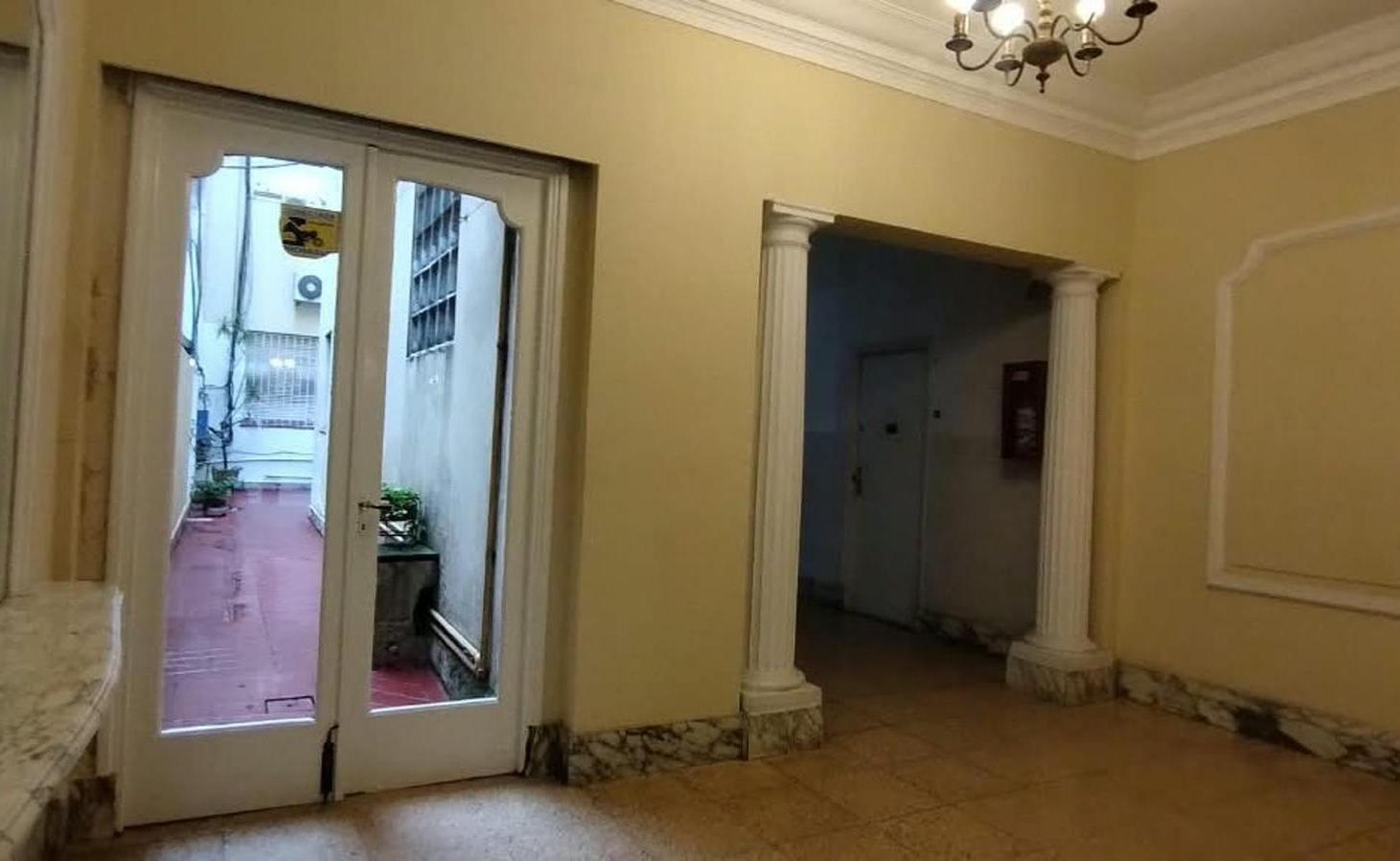Foto de DEPARTAMENTO 3 AMBIENTES FRENTE - 1° PISO ESCALERA, imagen 2