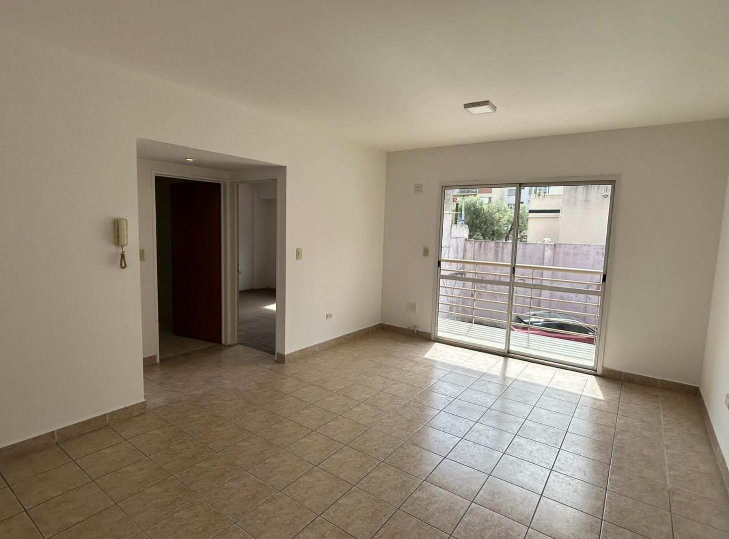 Foto de DEPARTAMENTO SEMIPISO 2 AMB. CONTRAFRENTE CON BALCON Y PATIO, imagen 4