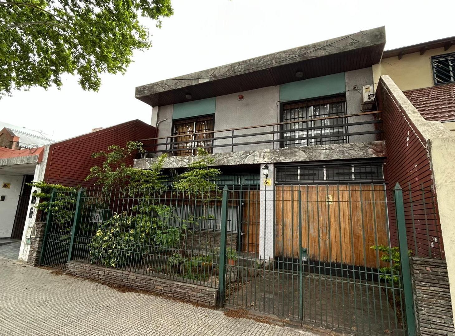 Foto de CASA 6 AMB C/ DEP. SERV. - PARQUE - GARAGE- PTIO, imagen 1