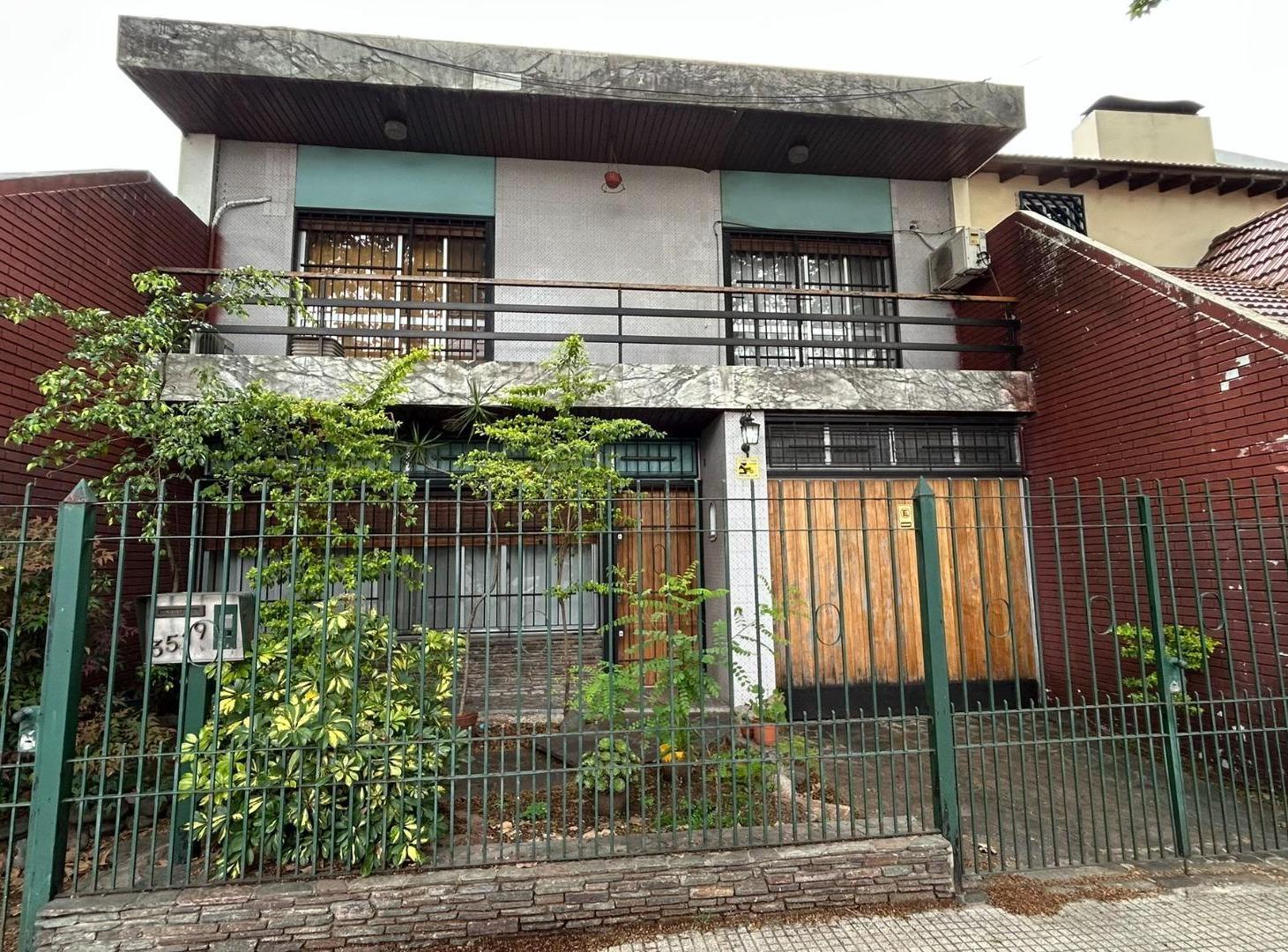 Foto de CASA 6 AMB C/ DEP. SERV. - PARQUE - GARAGE- PTIO, imagen 2