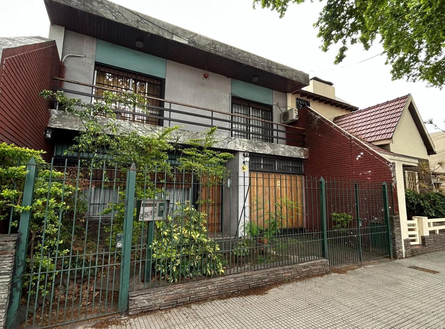 Foto de CASA 6 AMB C/ DEP. SERV. - PARQUE - GARAGE- PTIO, imagen 3