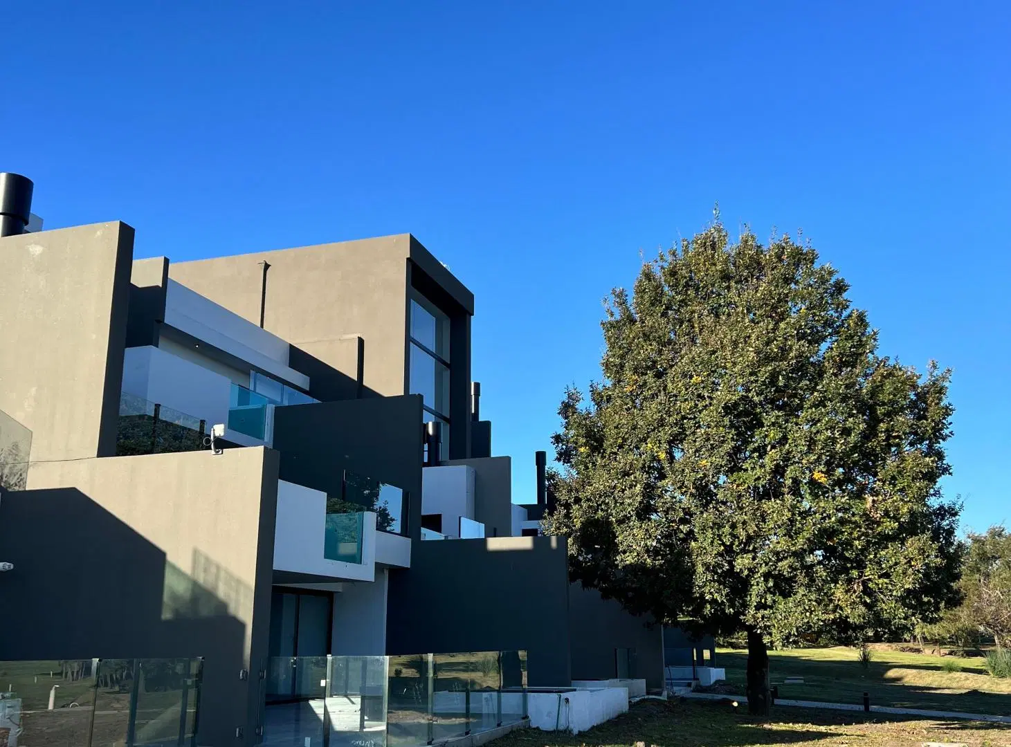 EXCLUSIVO DEPARTAMENTO SOBRE CANCHA DE GOLF 2