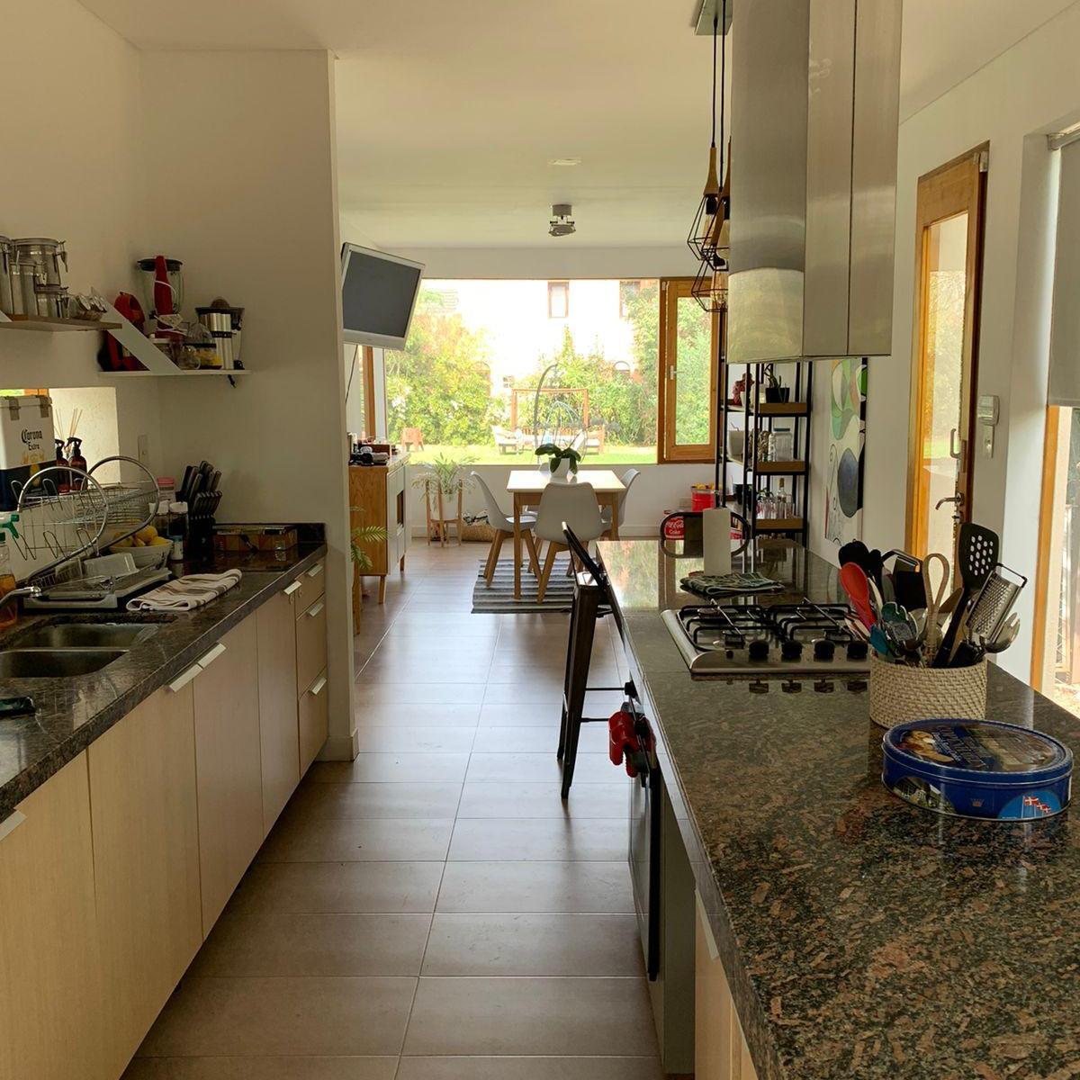Foto de VENTA CON RENTA CASA EN SAINT MATTHEWS, 4 DORMITORIOS, DEPENDENCIA, imagen 2