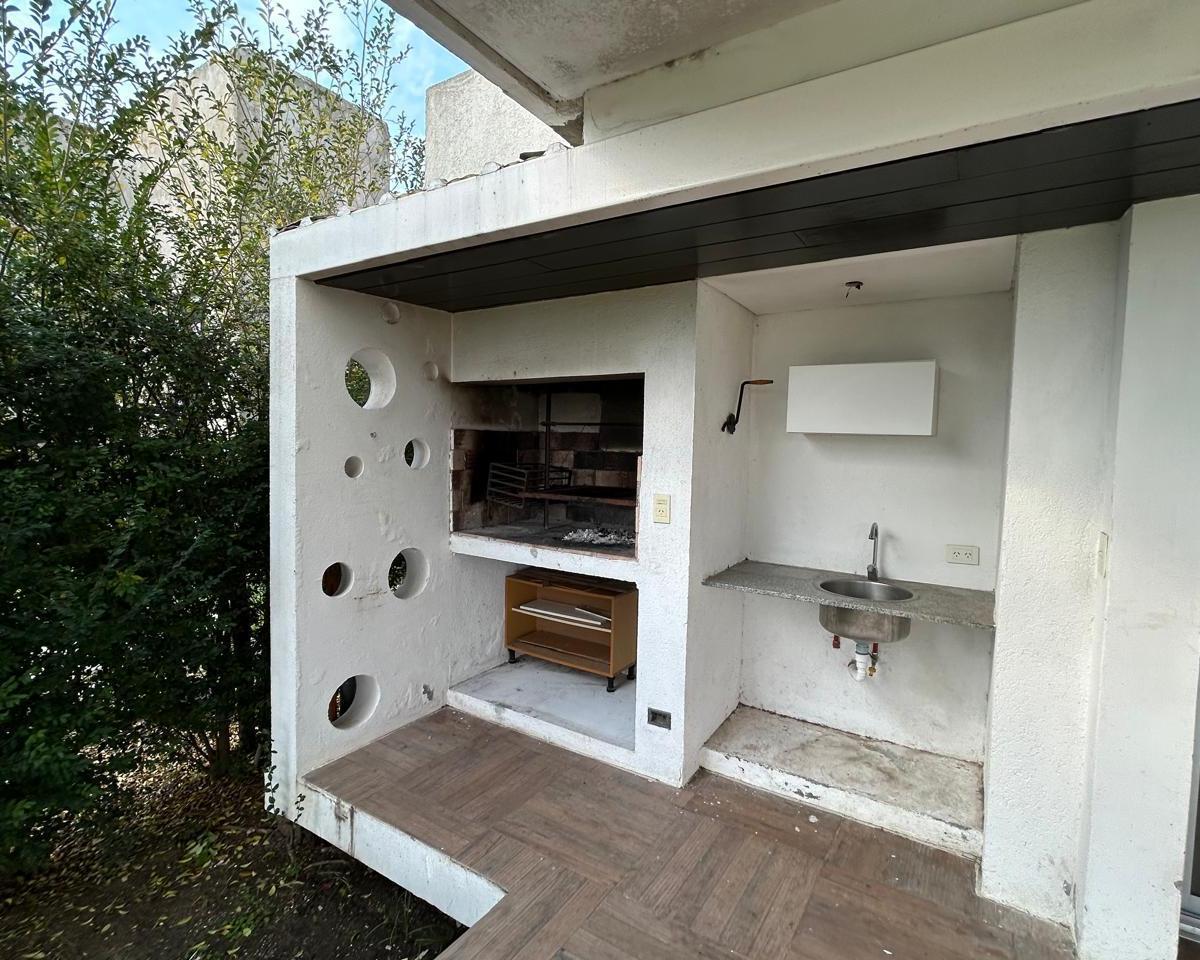 Foto de VENTA CON RENTA SANTA GUADALUPE PILAR DEL ESTE PILAR CUATRO DORMITORIOS, imagen 3