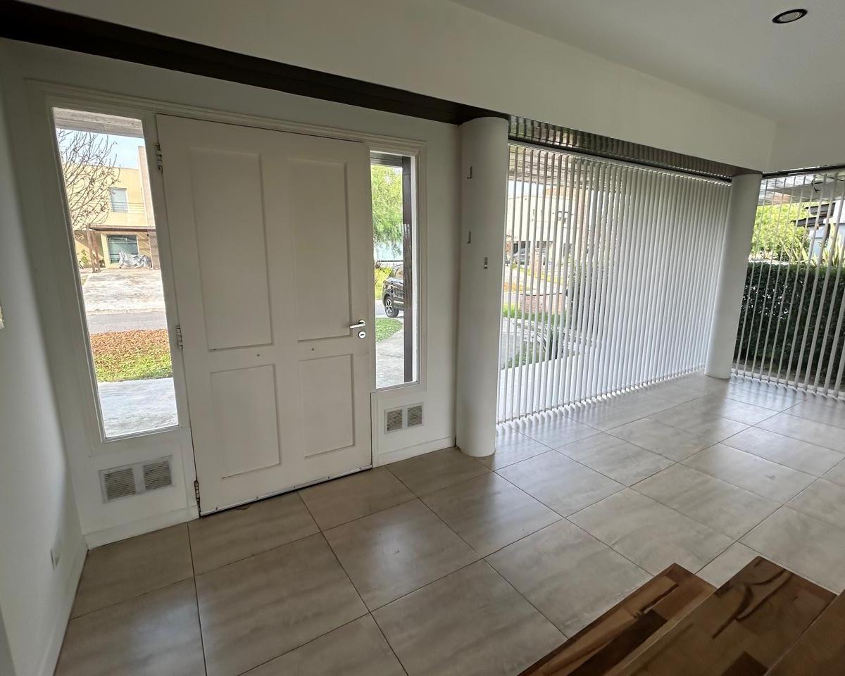 Foto de VENTA CON RENTA SANTA GUADALUPE PILAR DEL ESTE PILAR CUATRO DORMITORIOS, imagen 2