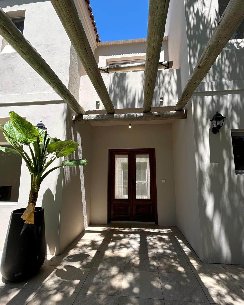 Casa en Venta en Saint Matthews Village Pilar Cuatro Dorm. y Dependencias 2