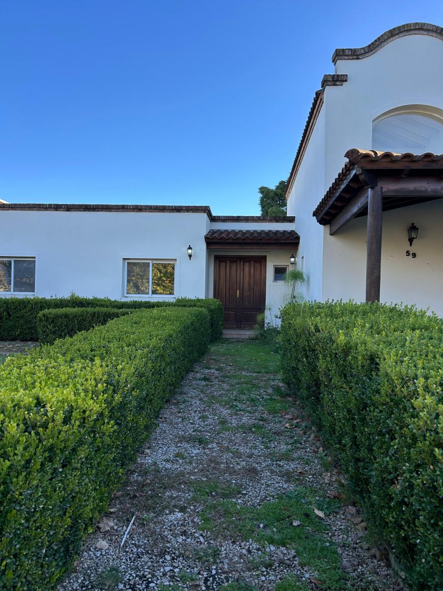 CASA EN VENTA CON RENTA EN UNA PLANTA EN SAINT MATTHEWS VILLAGE PILAR