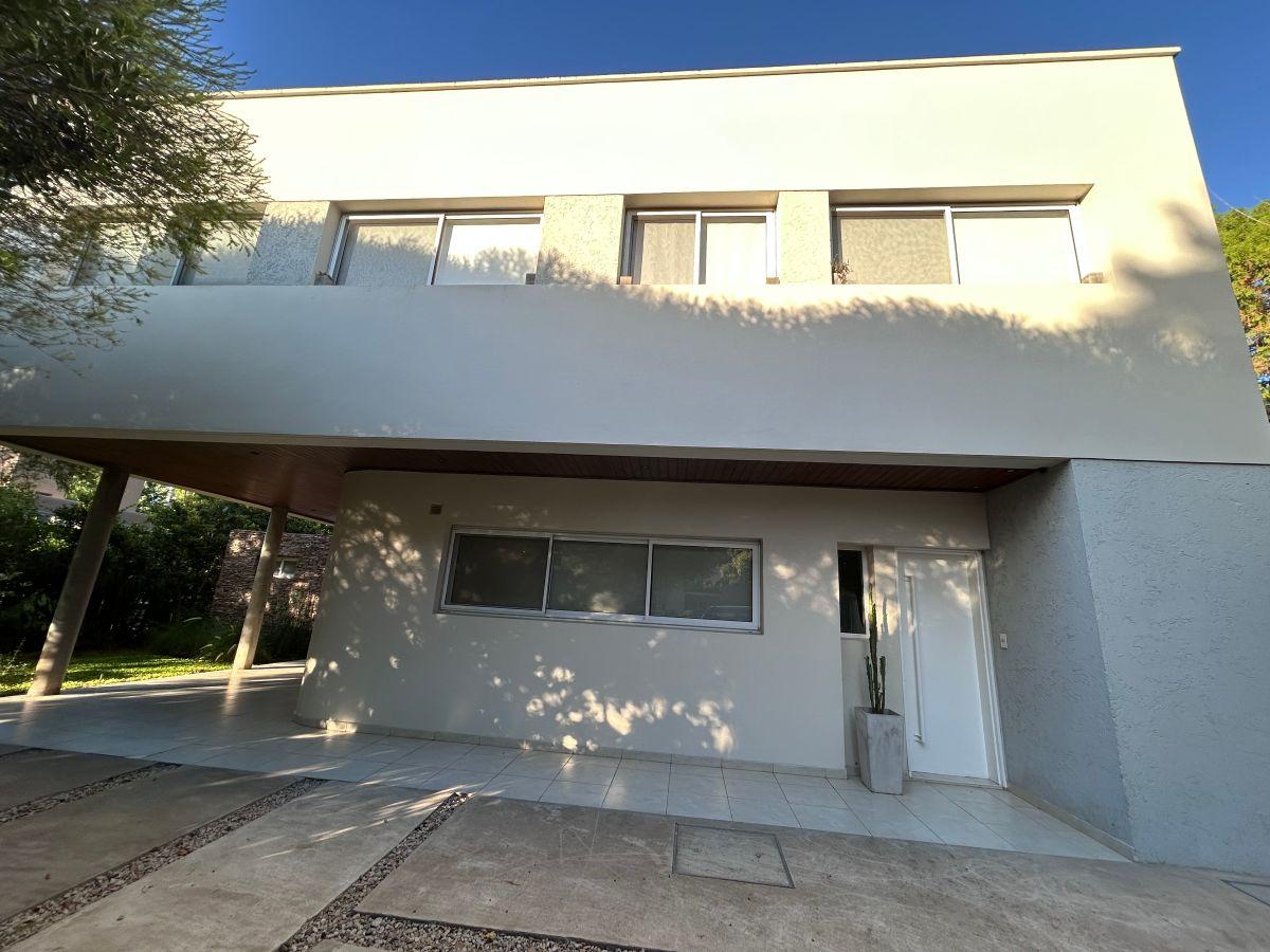 Casa en Alquiler Anual, totalmente amueblada en Saint Matthews Village