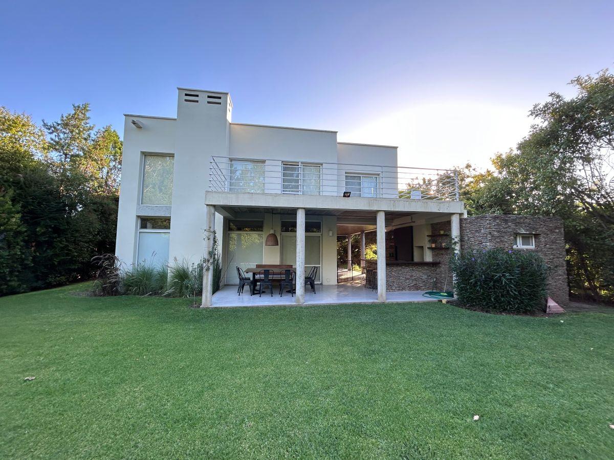 Casa en Alquiler anual con muebles, Saint Matthews pilar