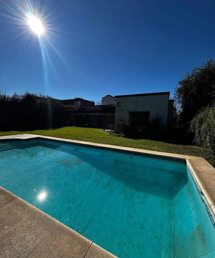 Venta, casa en St Matthews, 3 dormitorios más dependencia 2