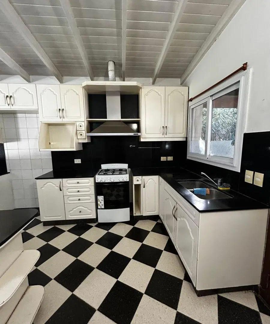 Venta, casa en St Matthews, 3 dormitorios más dependencia 8