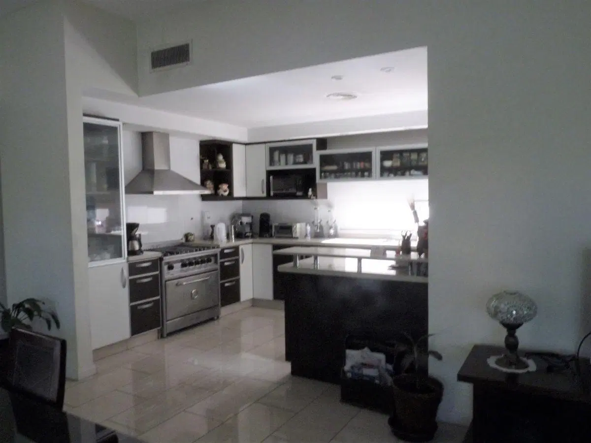 EXCELENTE CASA EN VENTA FRENTE AL GLOF EN MAPUCHE C.C. PILAR 2