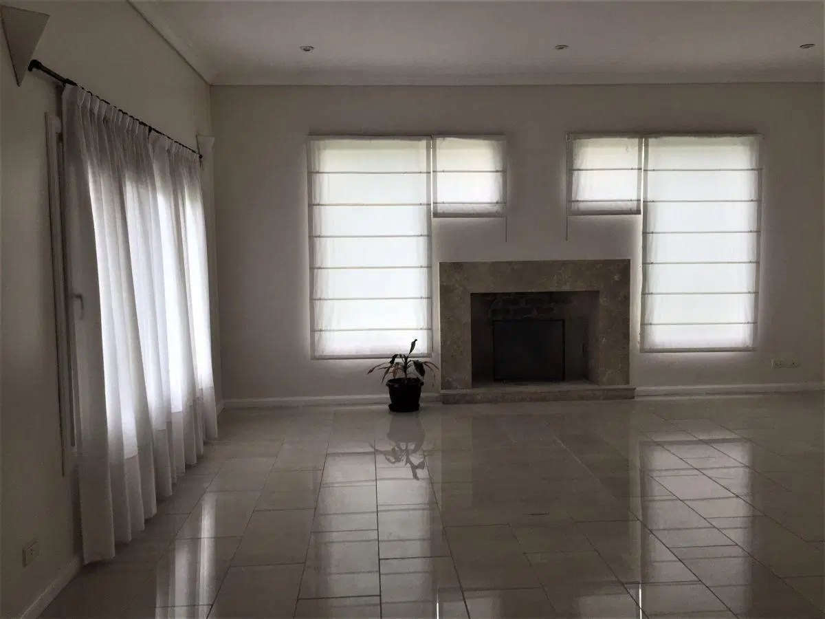EXCELENTE CASA EN VENTA FRENTE AL GLOF EN MAPUCHE C.C. PILAR 1