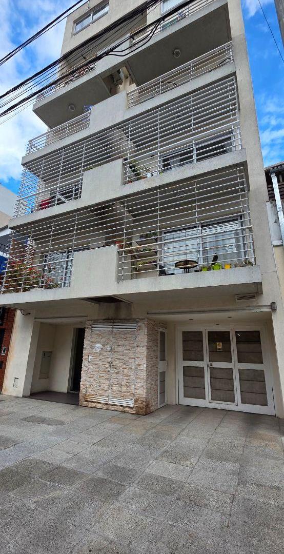 Foto de Departamento al contrafrente, con balcón. Muy luminoso. Vista abierta., imagen 1