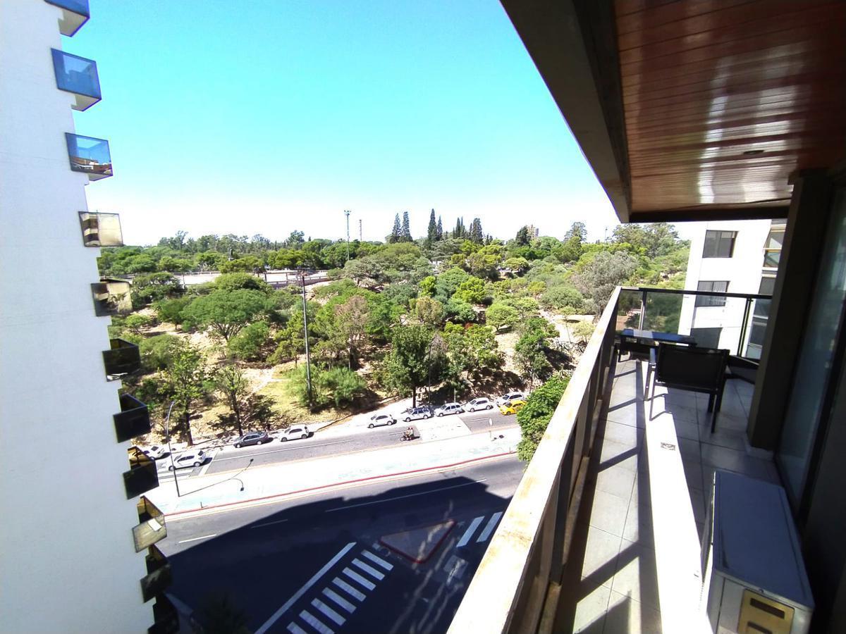 Departamento de Categoría Piso Entero en Venta con Cochera en Nueva Córdoba 2