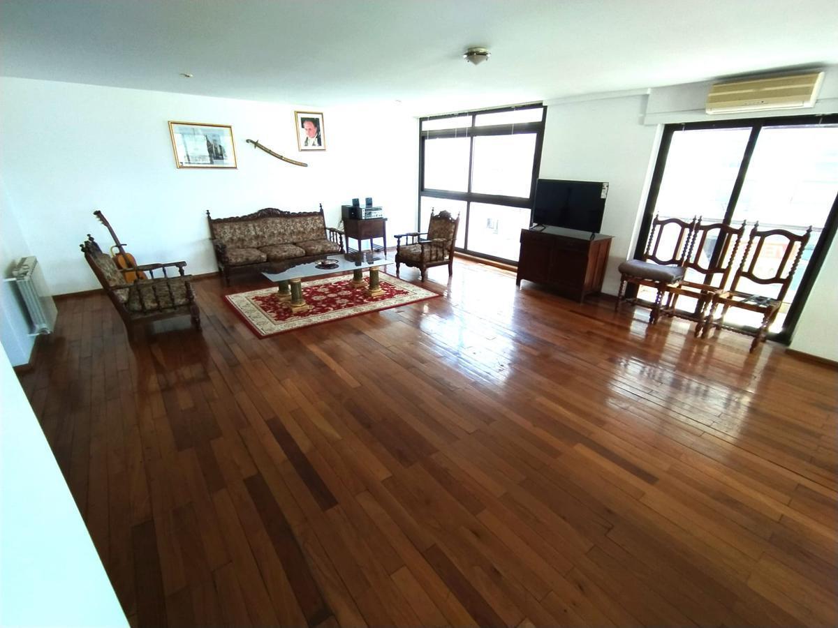 Departamento de Categoría Piso Entero en Venta con Cochera en Nueva Córdoba 4
