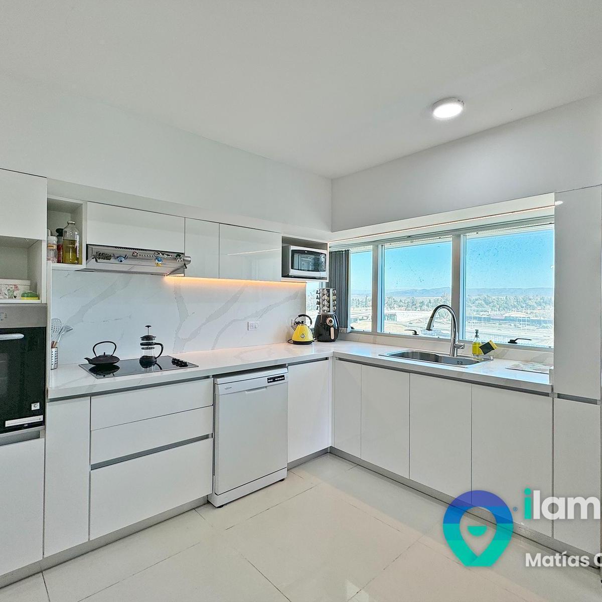 Piso Entero de 4 Dorm. a La Venta en Torre Vip Uritorco en Altos de Villa Sol, 450 m² 1