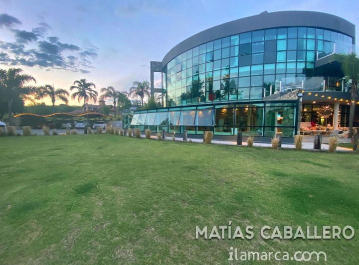 Casa a la venta en Lomas de la Carolina pensada como un hotel para la familia y amigos 1