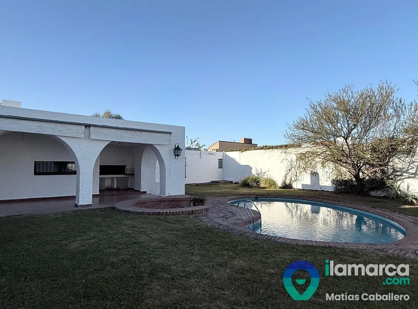 Casa en Venta y Alquiler en Urca, Amplio Terreno, Pileta y Excelente Entorno Residencial 3