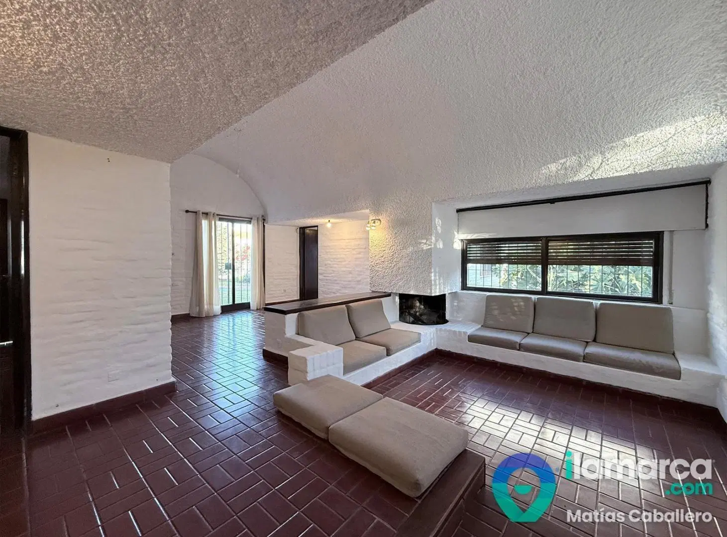 Casa en Venta y Alquiler en Urca, Amplio Terreno, Pileta y Excelente Entorno Residencial 2