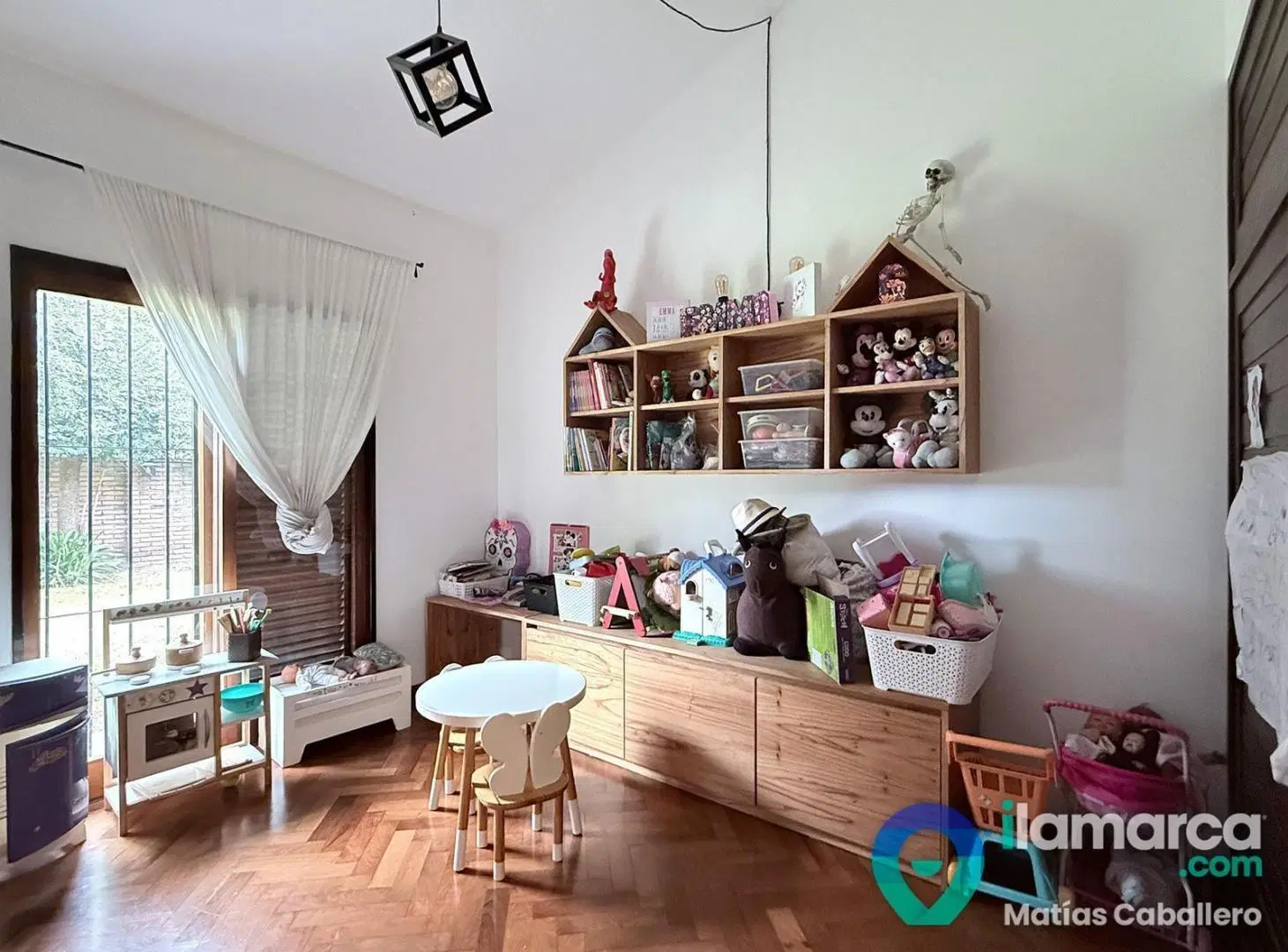 Casa en venta en Granja de Funes | 1.300 m² de terreno, 4 dormitorios, pileta y quincho 4
