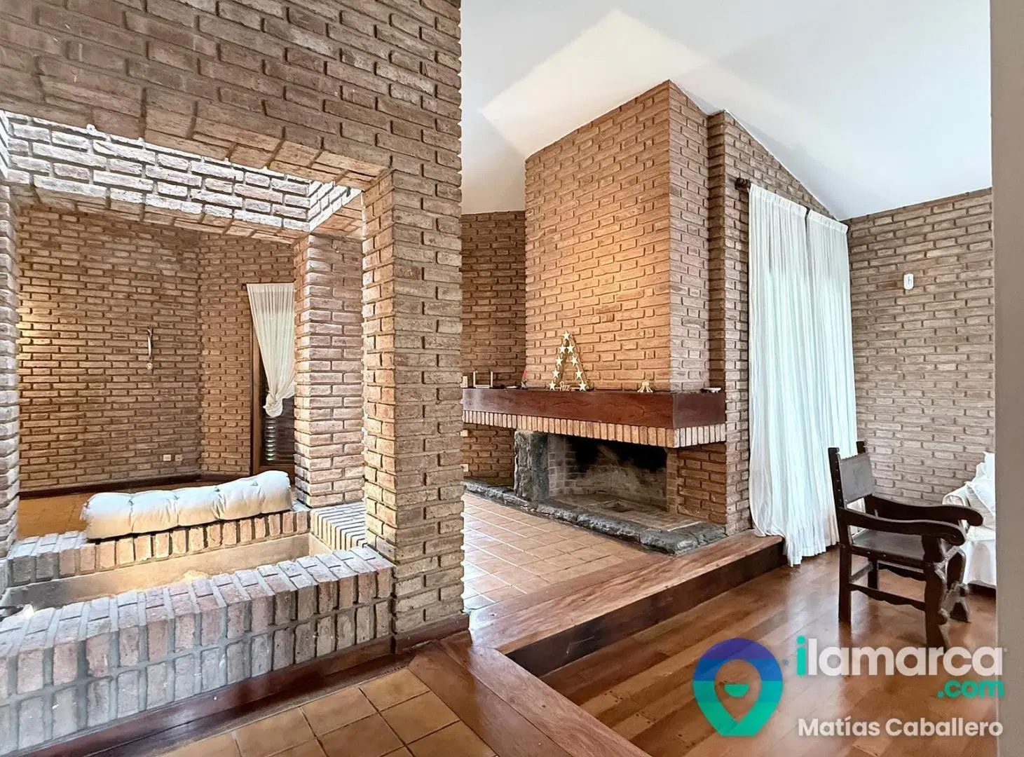 Casa en venta en Granja de Funes | 1.300 m² de terreno, 4 dormitorios, pileta y quincho 2