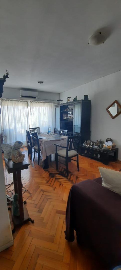 Departamento 3 Ambientes Al Frente con Balcón. Venta Almagro 1