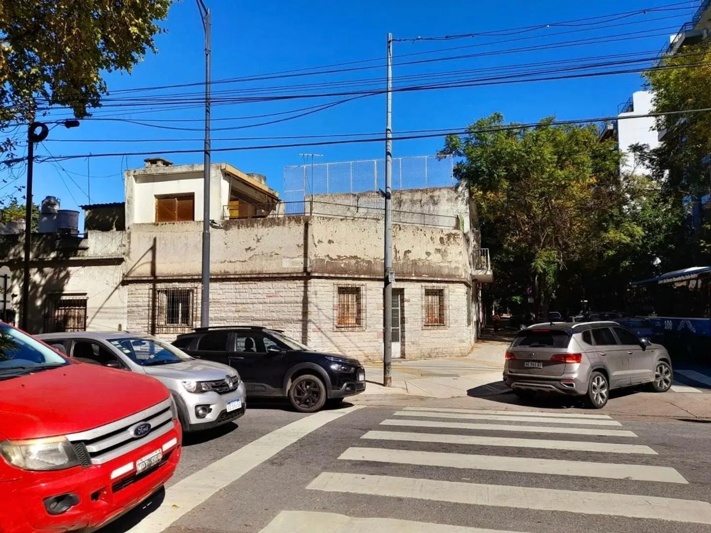 Casa en alquiler comercial en esquina. Villa Urquiza 2