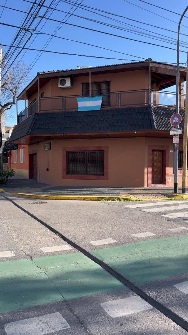 Foto de Casa 5 amb en Venta en Esquina Villa Lugano, imagen 3