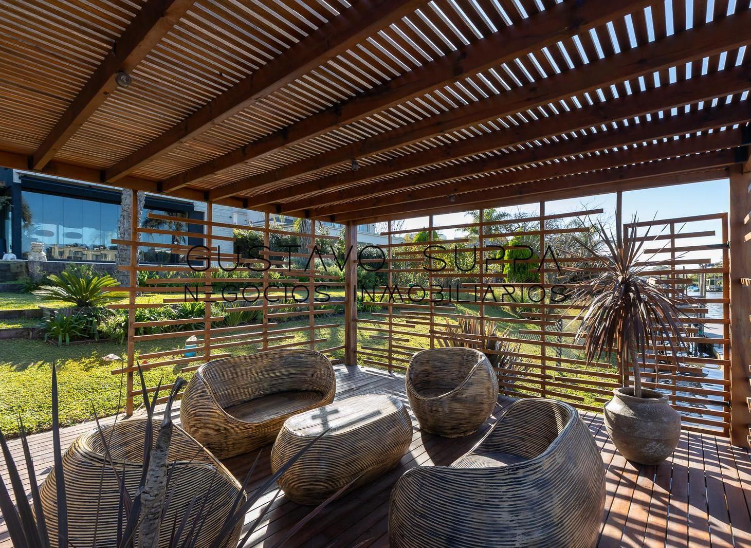 Foto de Casa de Lujo al Río con Amarra, Ascensor y Cine Privado | Albanueva, imagen 4