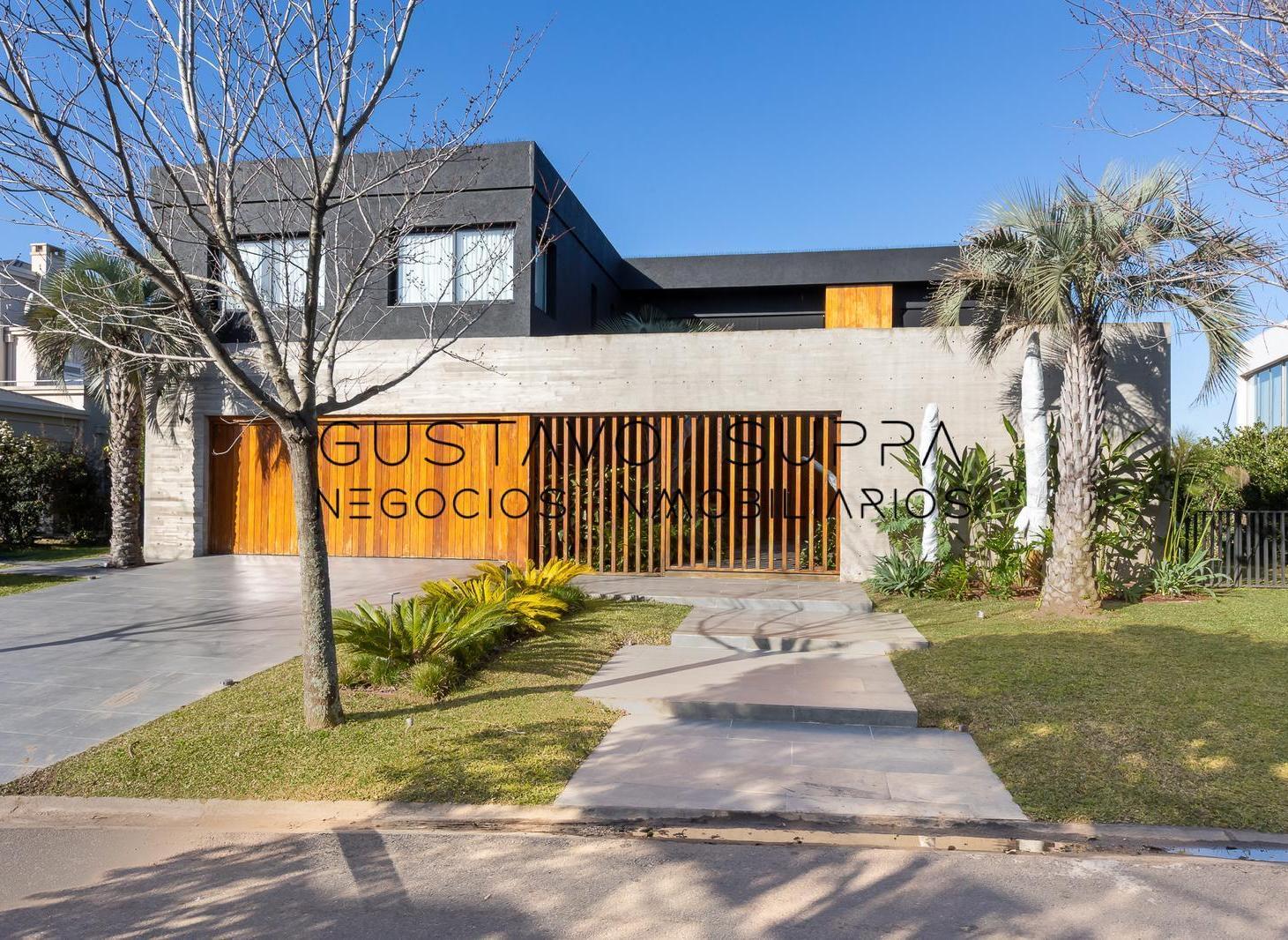 Foto de Casa de Lujo al Río con Amarra, Ascensor y Cine Privado | Albanueva, imagen 1