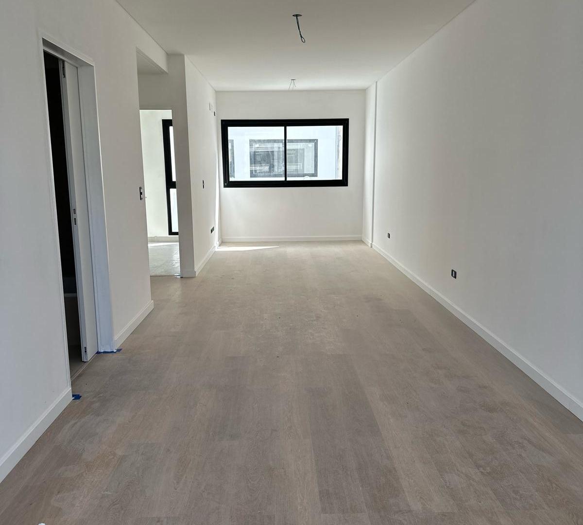 Foto de DEPARTAMENTO DIVISIBLE CON BALCON. PILETA Y SUM., imagen 2