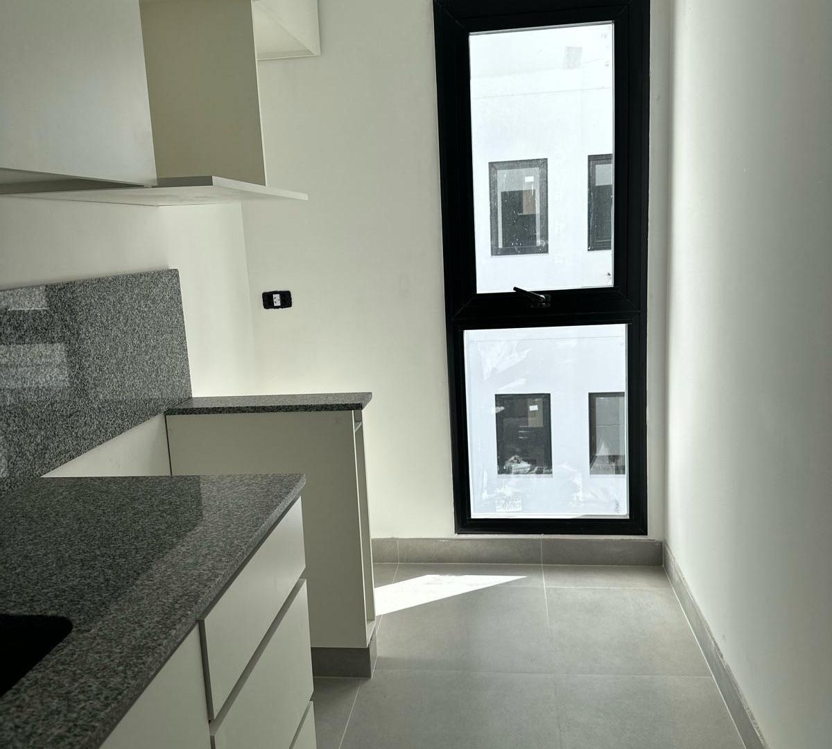 Foto de DEPARTAMENTO DIVISIBLE CON BALCON. PILETA Y SUM., imagen 3