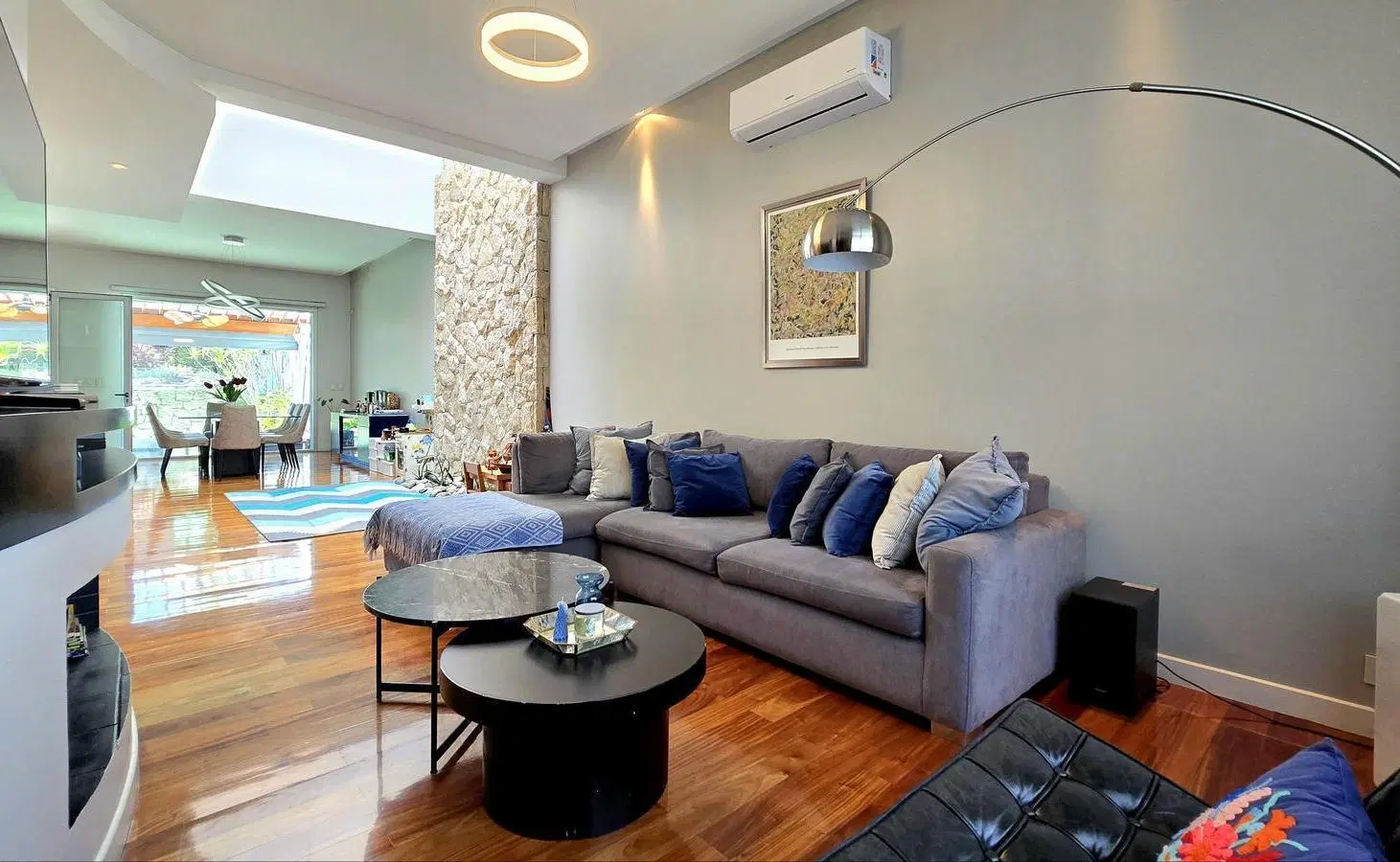 VENTA CASA 4 AMBIENTES CON JARDIN Y PISCINA EN VILLA DEVOTO 2