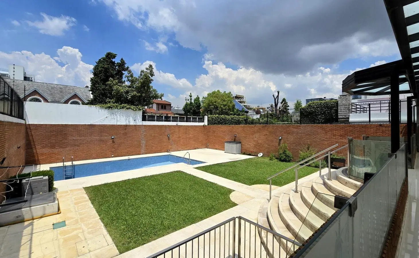 Venta Casa con Cochera, Piscina, Vestidor en Villa Devoto 2